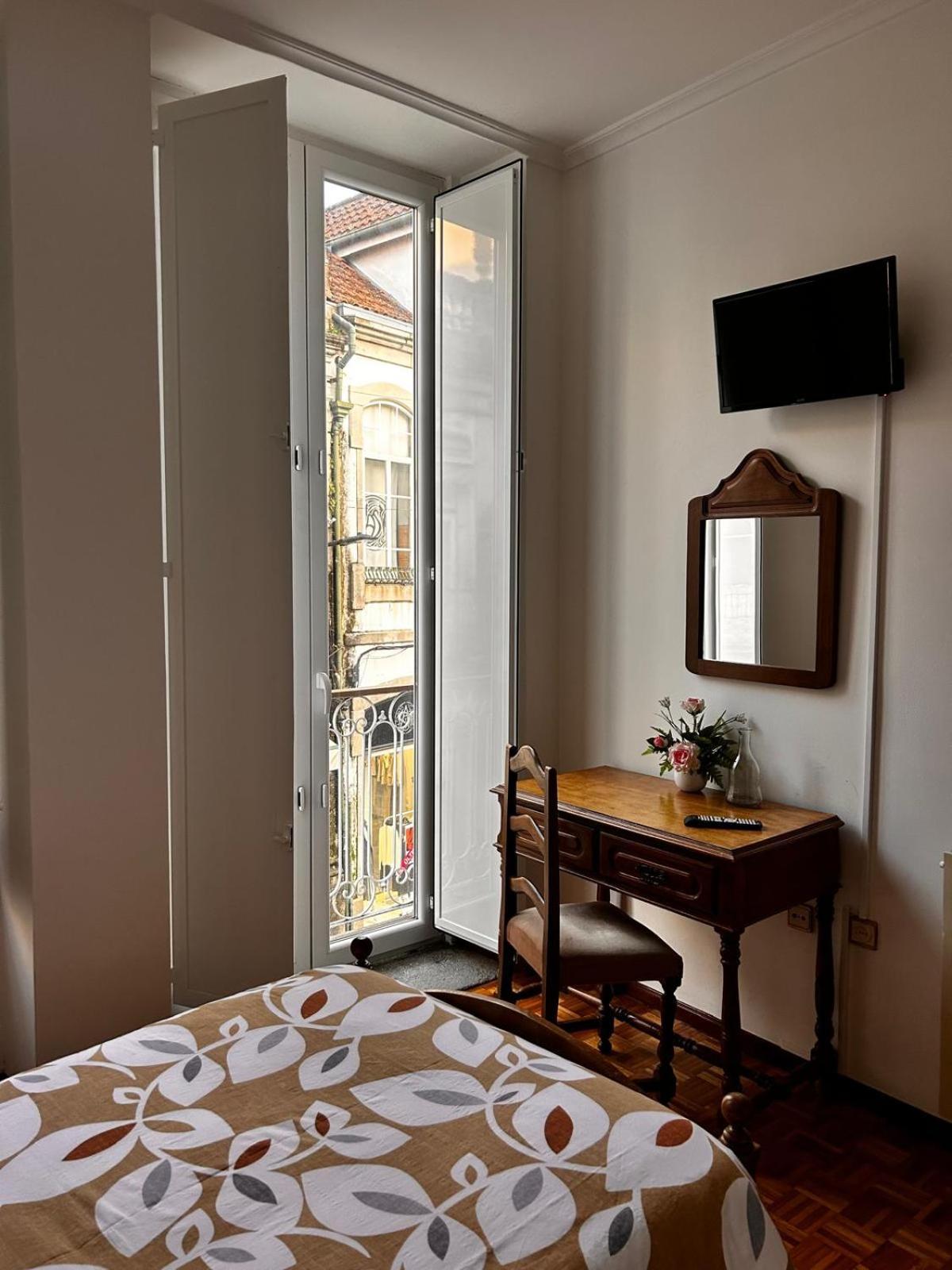 Residencial Real - Antiga Rosas Bed & Breakfast Vila Real Exterior foto