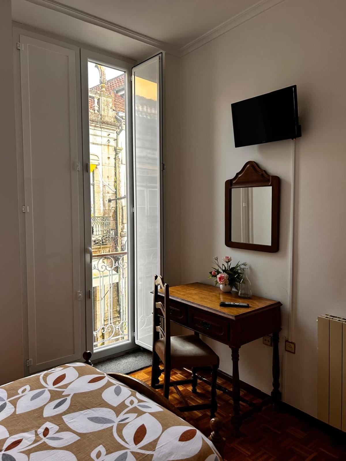 Residencial Real - Antiga Rosas Bed & Breakfast Vila Real Exterior foto